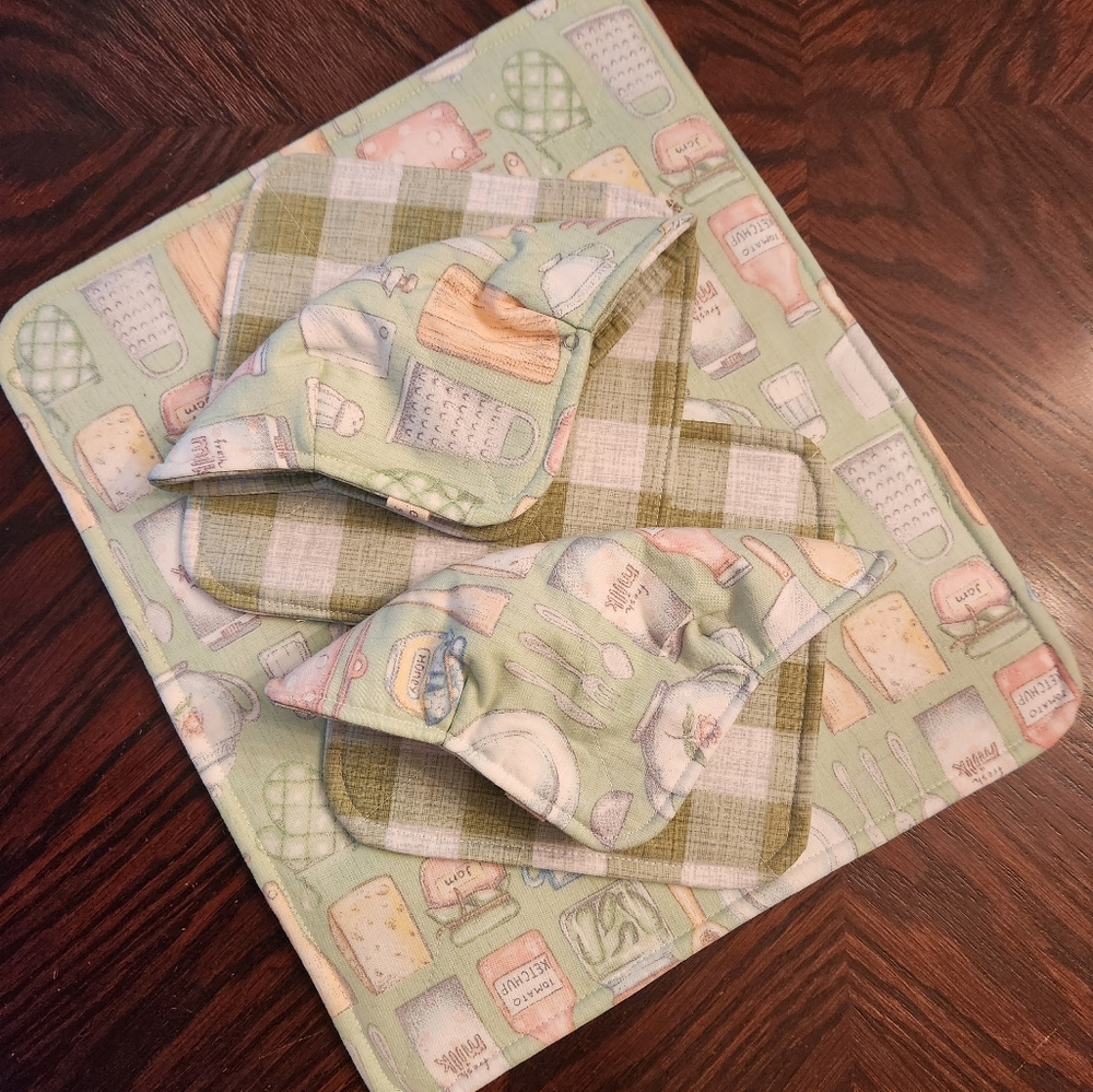 Handmade Table Hotpad, Potholders, Cozies set.